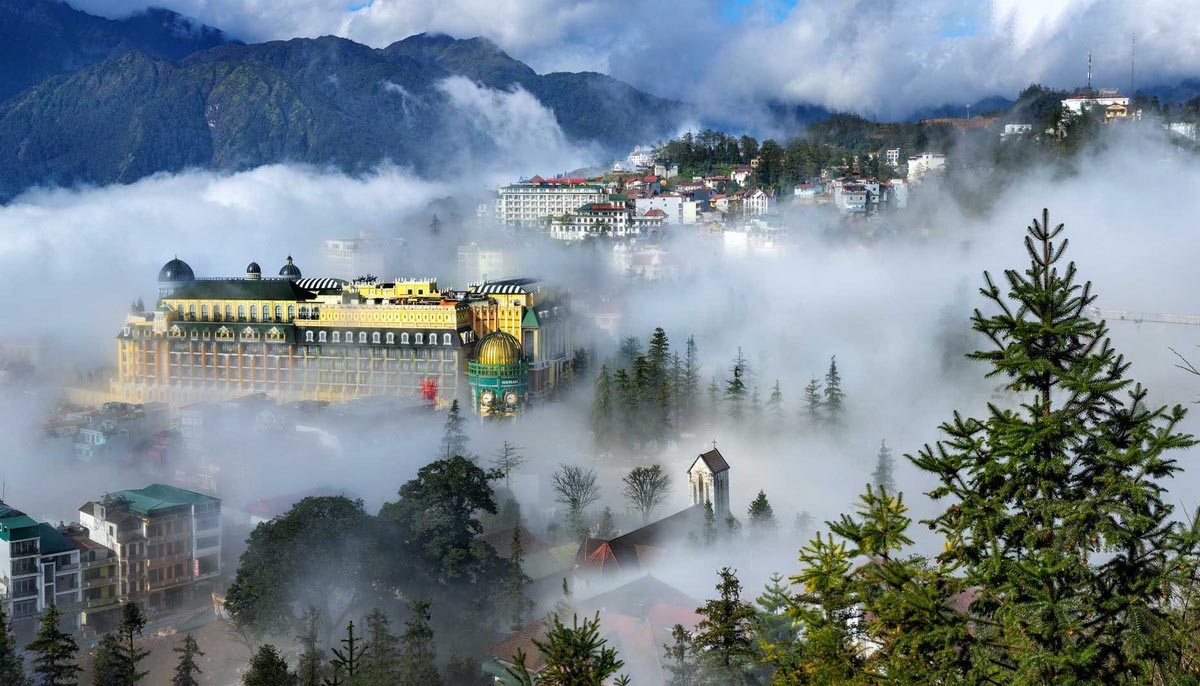 One day in Sapa - sapa town in fog